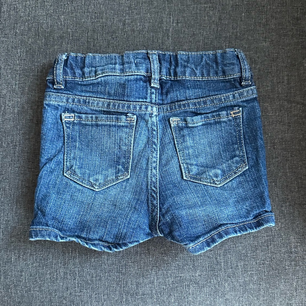 🎉 HOST PICK!! 🎉 EUC Baby Gap star denim shorts size 3T - Picture 2 of 3